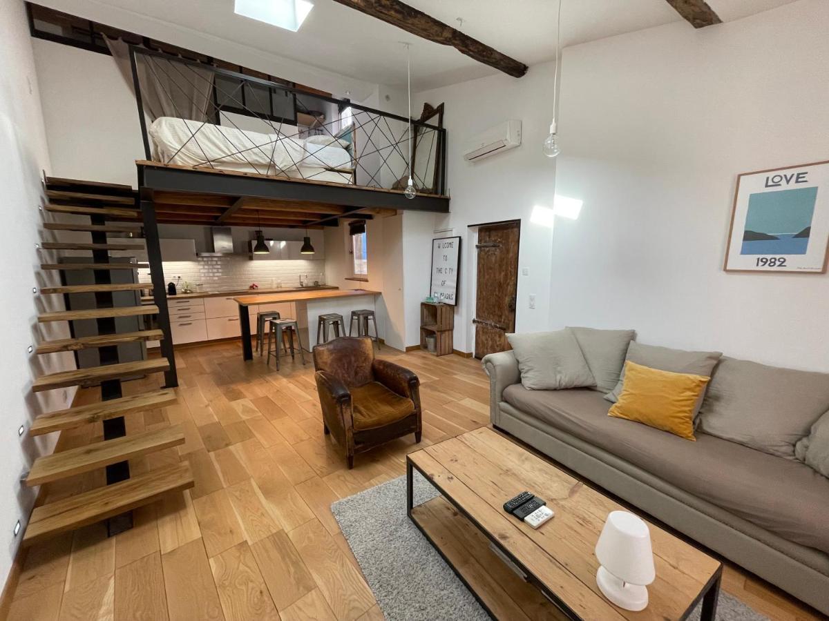 Appartement Duplex Avec Vue Sur Les Arènes *